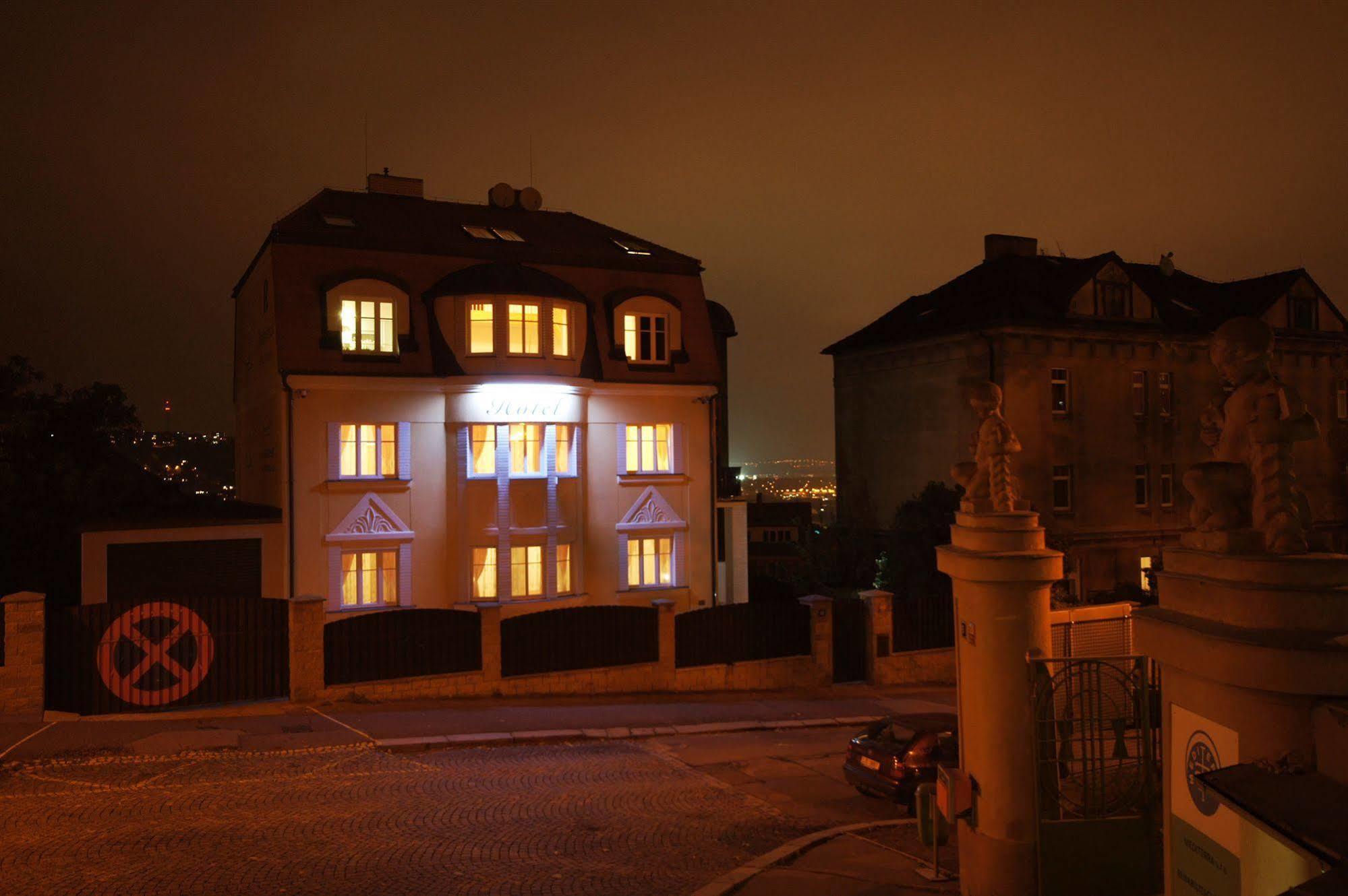 Hotel Garni Rambousek Prague Exterior photo