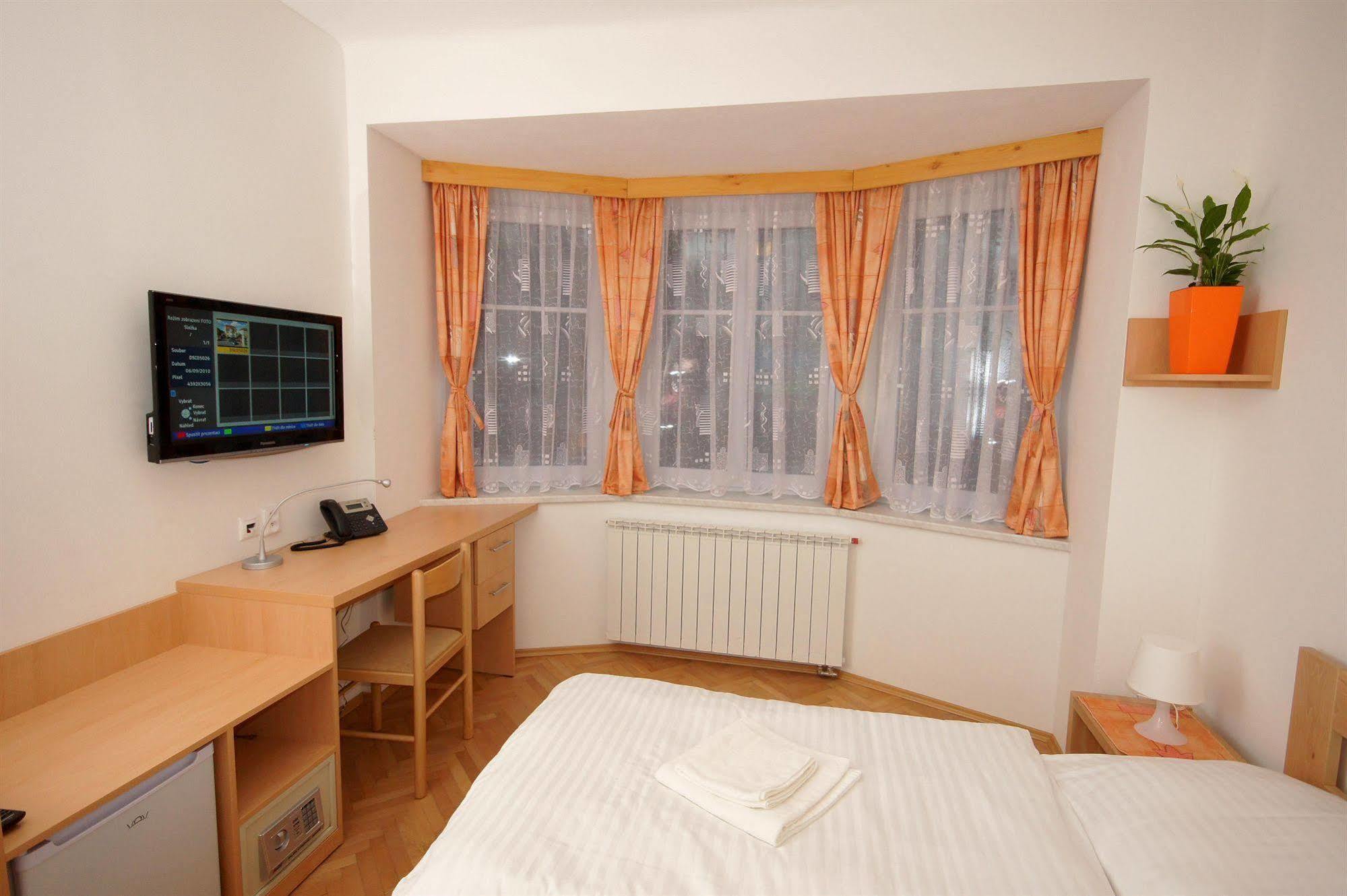 Hotel Garni Rambousek Prague Exterior photo